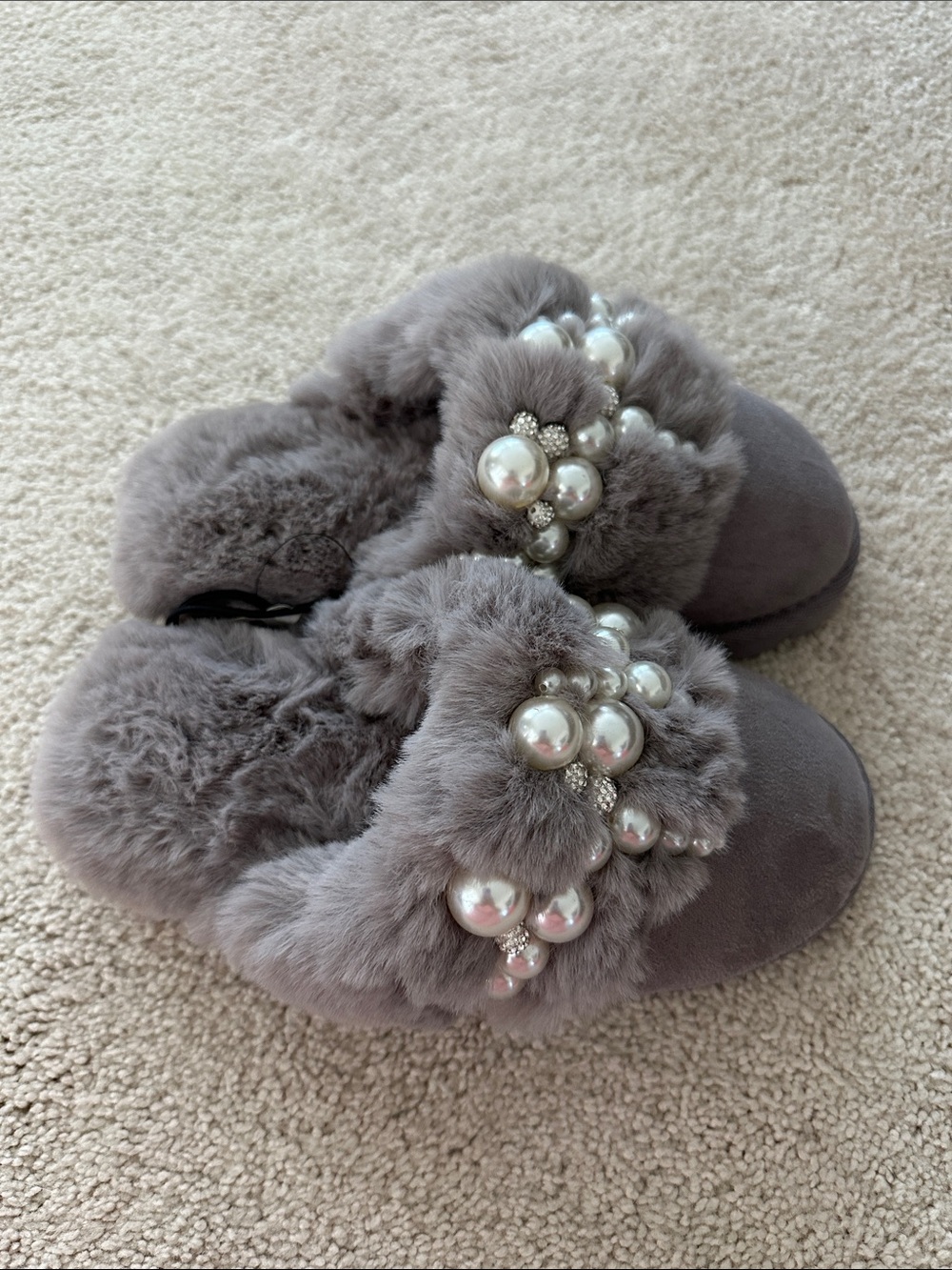 Plush Pearl-Embellished Grey Women's Slippers - Size S